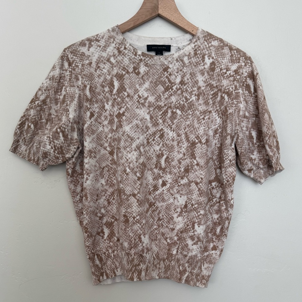 Ann Taylor Snake Print Short Sleeve Sweater Large Neutral Top